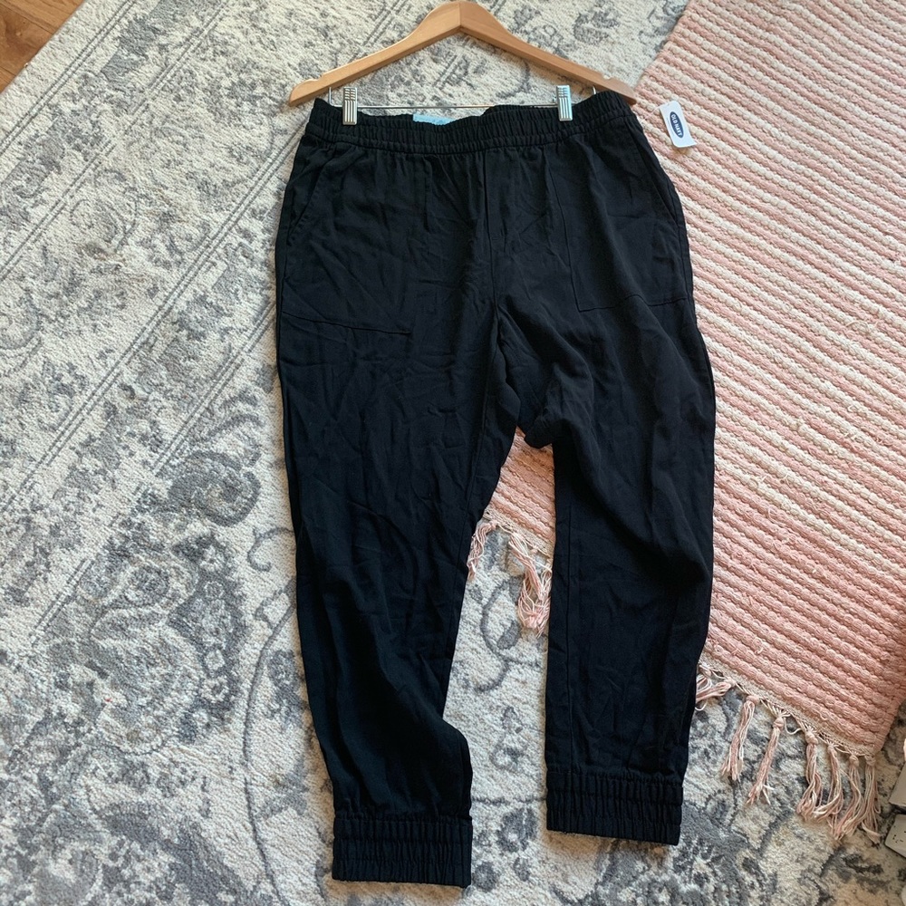 OLD NAVY - NWT Basic Pants.  *A4